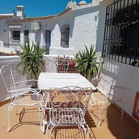 Gorgeous, Sunny With Mountain Views Apartment Denia